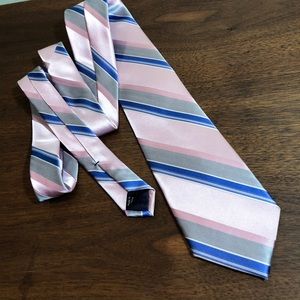 Stunning Joseph Abboud silk tie